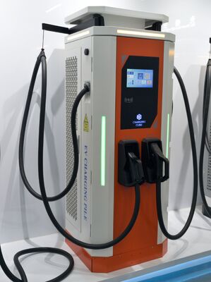 अच्छी कीमत 180kW डुअल गन डीसी ईवी चार्जर CCS1 CCS2 CHAdeMO GB/T OCPP 1.6J 200-1000V IP54 फ्लोर स्टैंडिंग ऑनलाइन